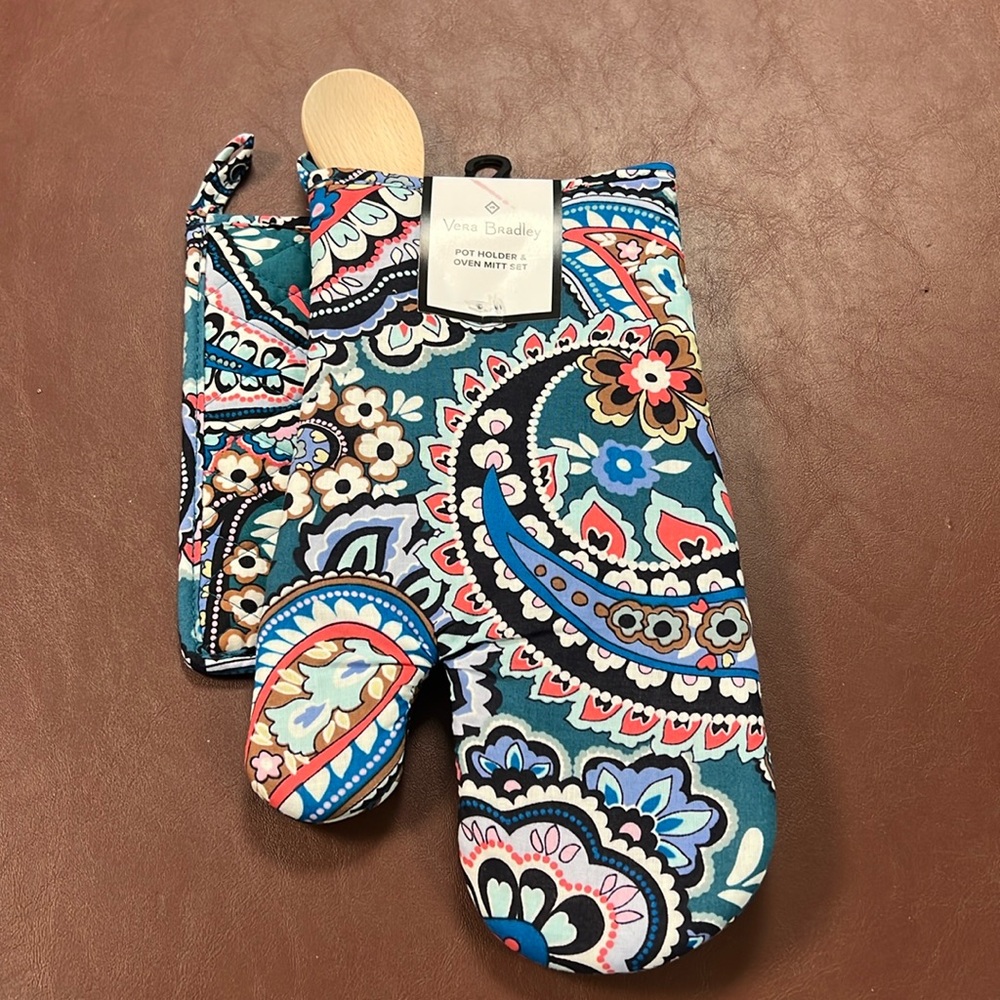 Vera Bradley Pot Holder & Oven Mitt Set